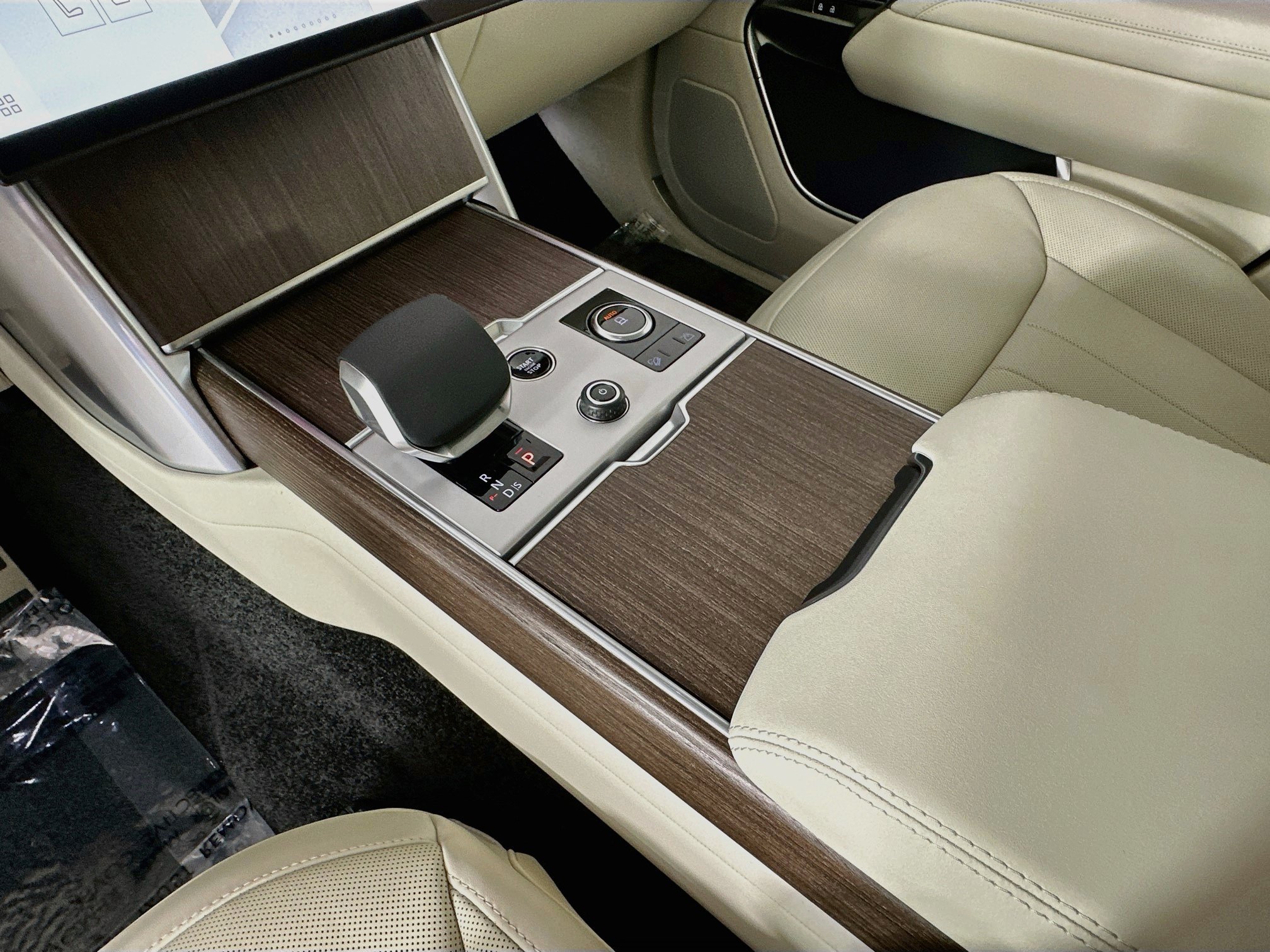 New 2027 Land Rover Range Rover SE AWD/4WD image 13