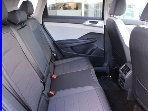 Used 2025 Volkswagen Taos SE w/ Panoramic Sunroof Package AWD/4WD image 22