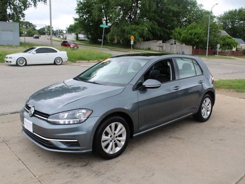 Used 2021 Volkswagen Golf 4-Door FWD image 4