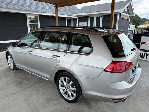 Used 2017 Volkswagen Golf SEL FWD image 3