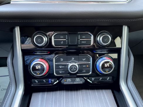 Used 2022 GMC Yukon Denali w/ Advanced Technology Package AWD/4WD image 20