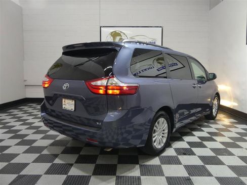Used 2015 Toyota Sienna XLE FWD image 10