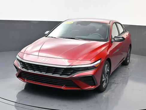 Certified 2025 Hyundai Elantra Sport FWD image 8