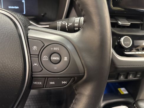 Used 2023 Toyota Corolla Cross XLE w/ Convenience Package image 31