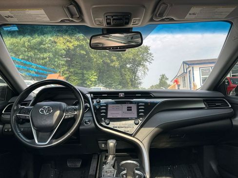 Used 2019 Toyota Camry XSE FWD image 10