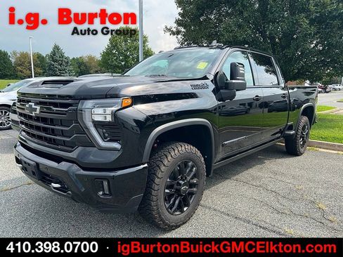 Used 2026 Chevrolet Silverado 2500 High Country w/ High Country Premium Package AWD/4WD image 3