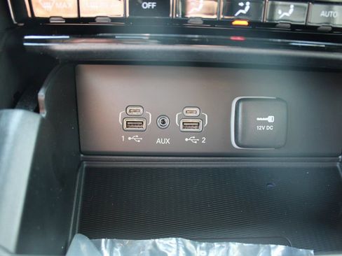 New 2025 Jeep Grand Cherokee Limited w/ Luxury Tech Group II image 33