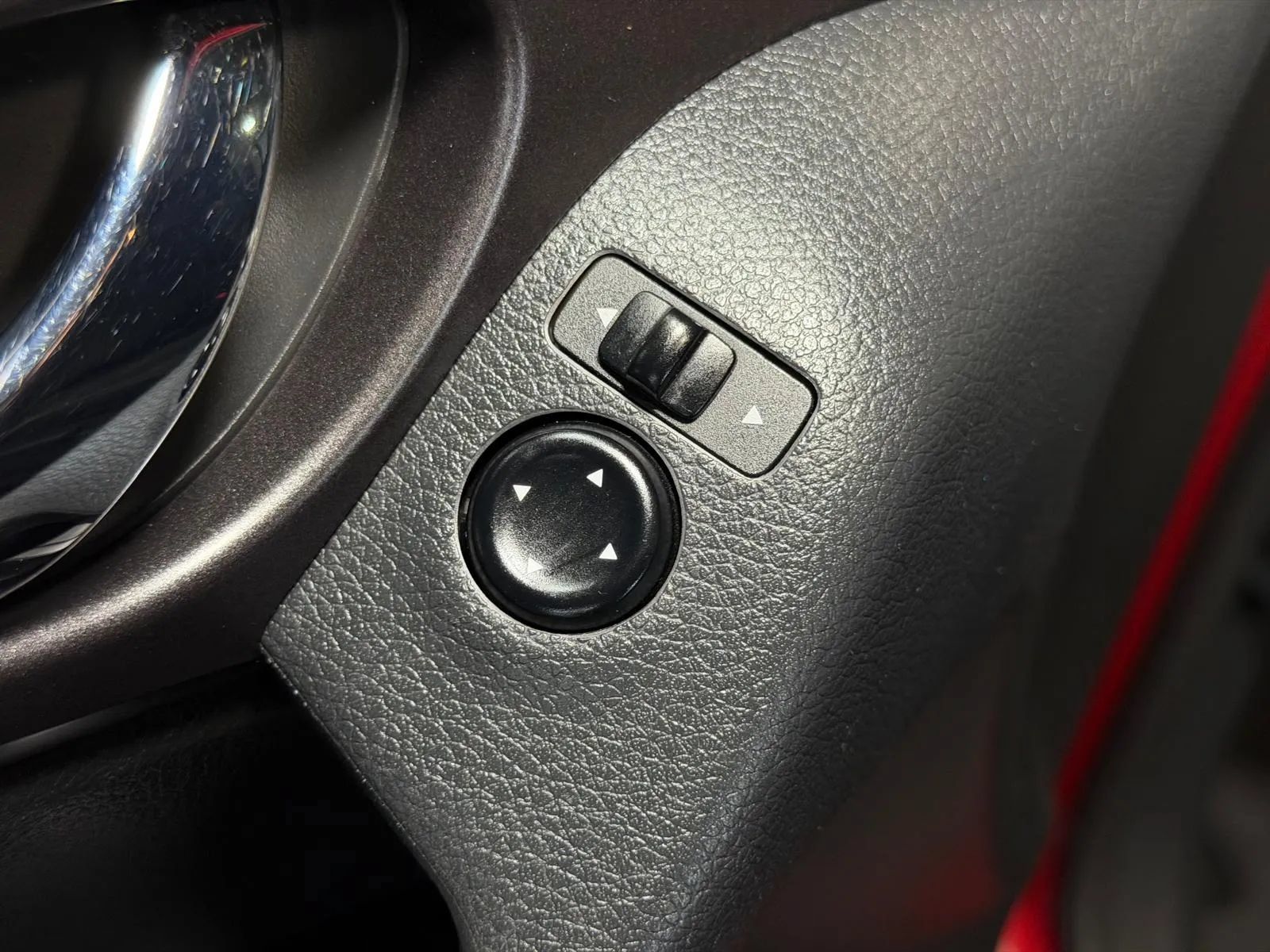 Used 2016 Nissan Rogue S FWD image 24