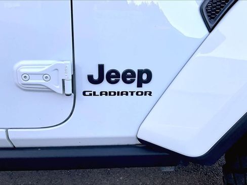 Used 2022 Jeep Gladiator Sport AWD/4WD image 7