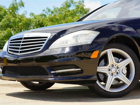 Used 2010 Mercedes-Benz S 550 4MATIC image 11