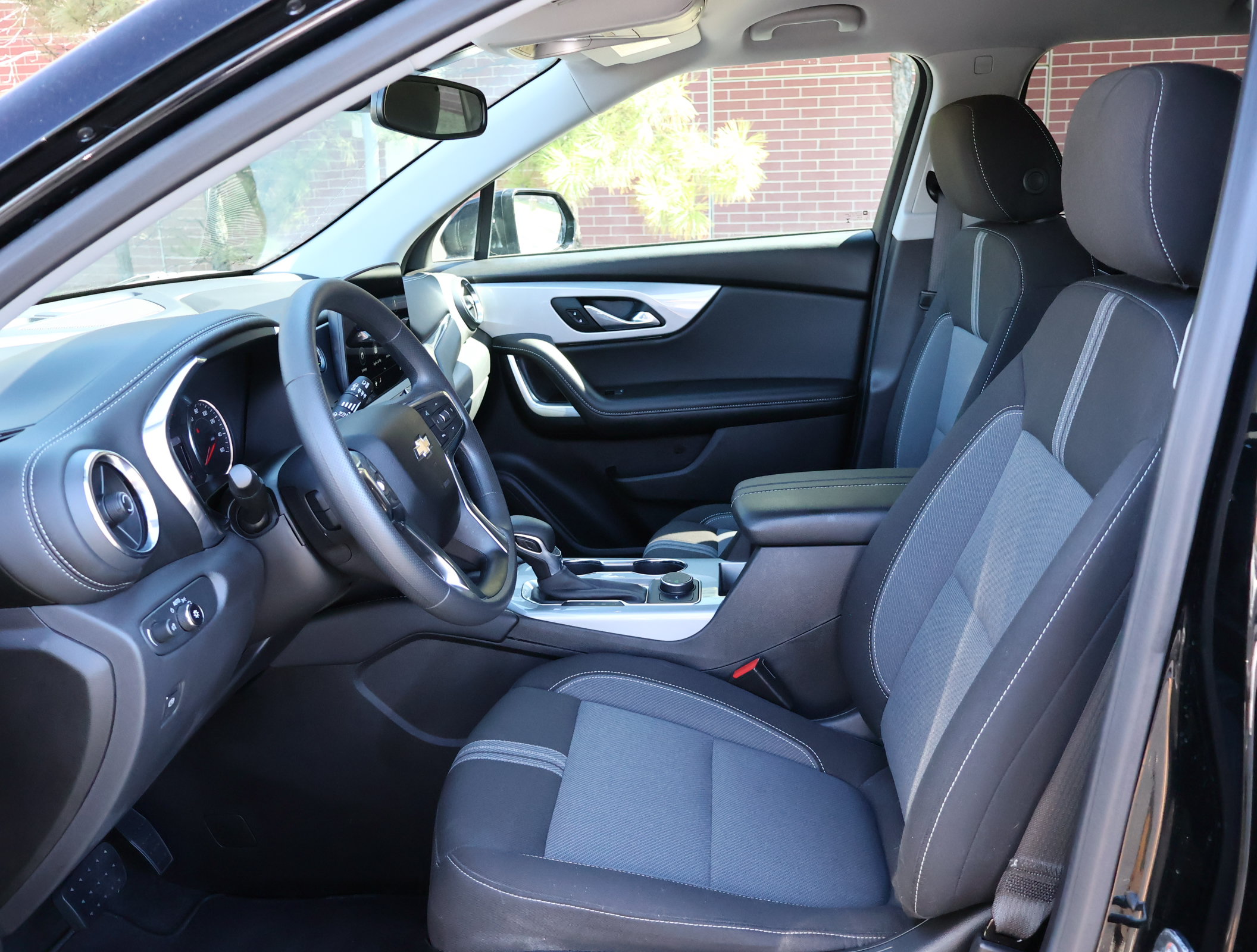 Used 2024 Chevrolet Blazer LT w/ Convenience Package FWD image 11