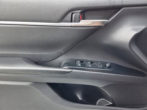 Used 2019 Toyota Camry SE image 22