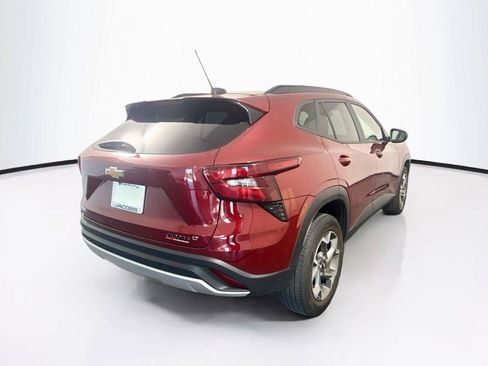 Used 2025 Chevrolet Trax LT FWD image 5