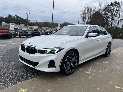 Certified 2025 BMW 330i Sedan image 4