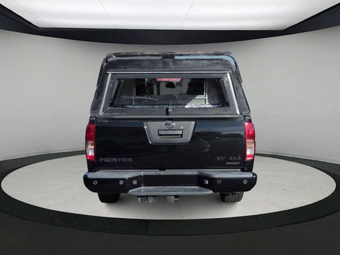 Used 2021 Nissan Frontier SV w/ Midnight Edition Floor Mats image 7