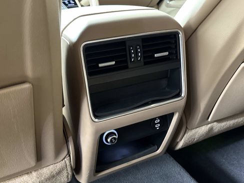 Used 2021 Porsche Cayenne AWD/4WD image 14