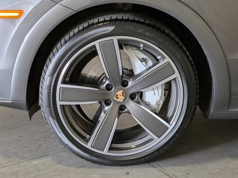 Certified 2022 Porsche Cayenne Turbo AWD/4WD image 14