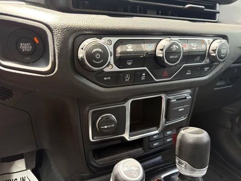 Used 2024 Jeep Gladiator Sport AWD/4WD image 29