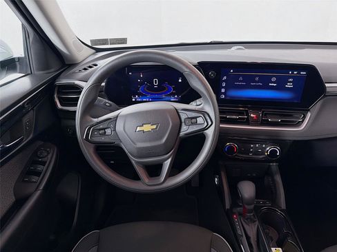 Used 2025 Chevrolet TrailBlazer LT w/ Driver Confidence Package image 21