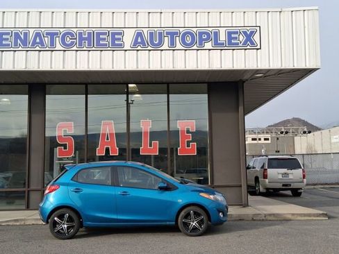Used 2011 MAZDA MAZDA2 Touring FWD image 2
