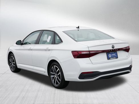 Certified 2025 Volkswagen Jetta SE image 5