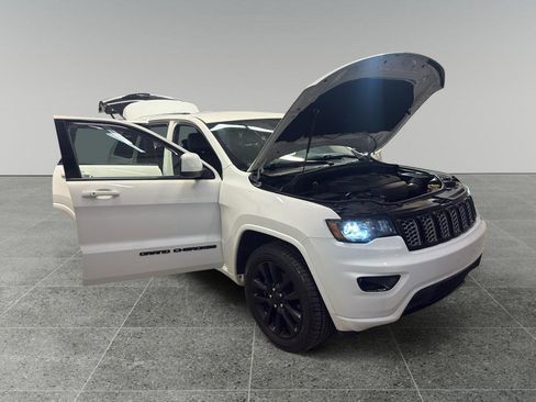 Used 2018 Jeep Grand Cherokee Altitude image 7