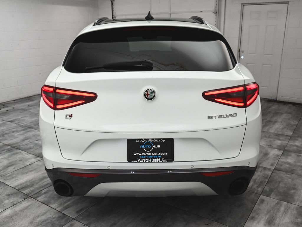 Used 2022 Alfa Romeo Stelvio Ti w/ Active Assist Plus Package AWD/4WD image 5