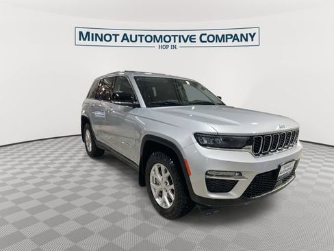 Used 2023 Jeep Grand Cherokee Limited AWD/4WD image 2