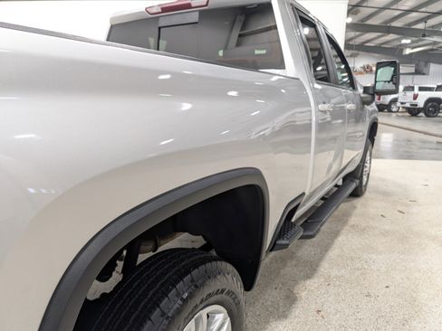 Used 2020 Chevrolet Silverado 2500 LT w/ Convenience Package image 3