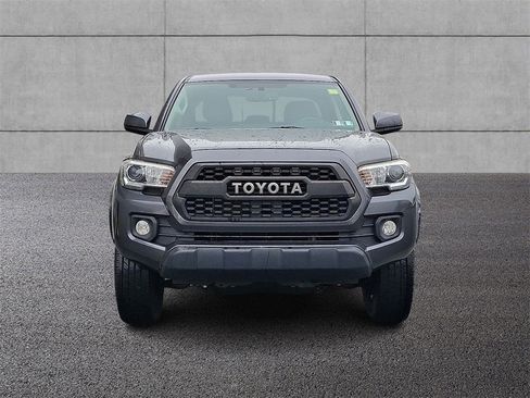 Used 2017 Toyota Tacoma SR5 w/ Tow Package image 2