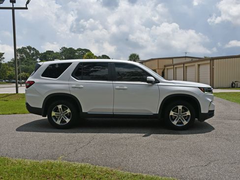 Used 2025 Honda Pilot EX-L image 5
