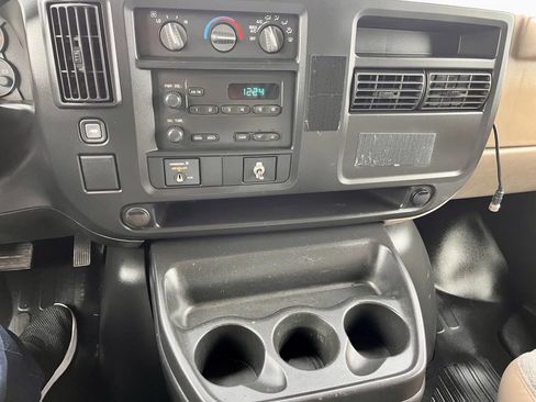 Used 2006 Chevrolet Express 2500 image 10