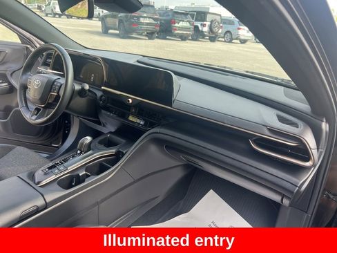 Used 2023 Toyota Crown XLE image 11