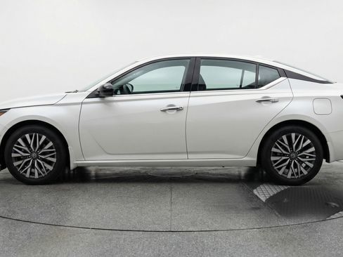 Used 2025 Nissan Altima 2.5 SV image 5
