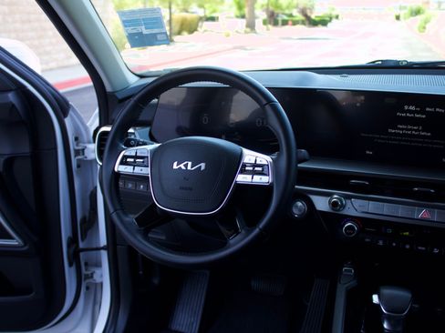 Used 2024 Kia Telluride S w/ S Sunroof Package FWD image 19
