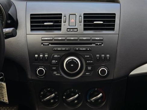 Used 2012 MAZDA MAZDA3 i Touring FWD image 22