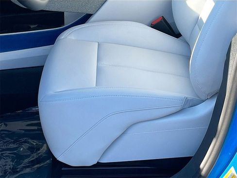 New 2025 Cadillac Optiq Luxury 1 image 11