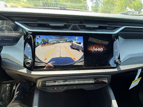 Certified 2026 Jeep Cherokee Limited AWD/4WD image 27