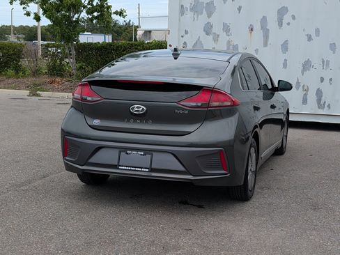 Used 2022 Hyundai Ioniq SE FWD image 4