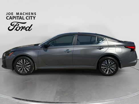 Used 2024 Nissan Altima 2.5 SV AWD/4WD image 8