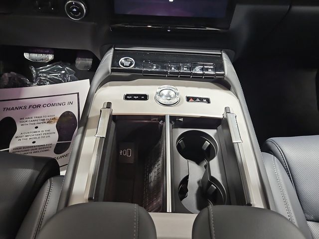 New 2026 Lincoln Navigator L Reserve AWD/4WD image 10