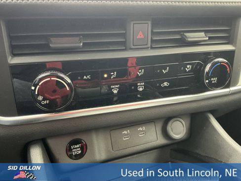 Used 2025 Nissan Rogue S image 12