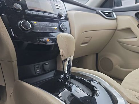 Used 2015 Nissan Rogue S image 22