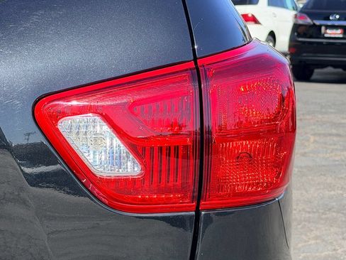Used 2020 Nissan Pathfinder SV FWD image 10