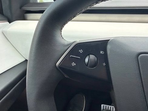 Used 2024 Tesla Cybertruck AWD Crew Cab image 32