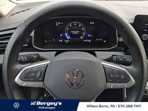 Certified 2025 Volkswagen Jetta SE image 22