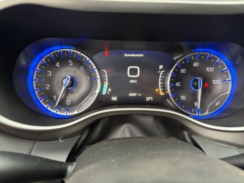 Used 2024 Chrysler Pacifica Touring-L FWD image 29