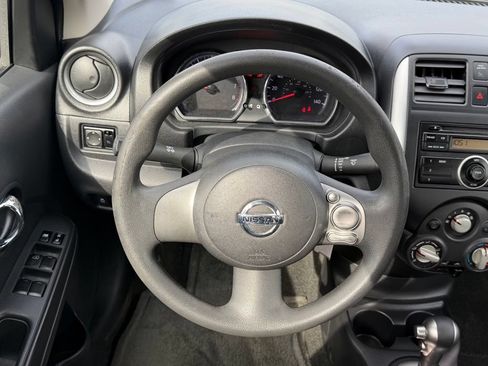 Used 2014 Nissan Versa SV FWD image 22