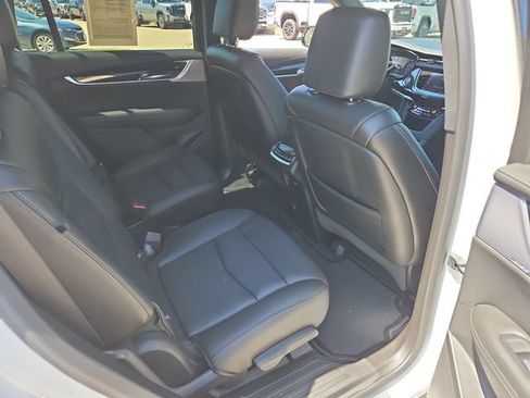 Used 2022 Cadillac XT6 Premium Luxury w/ Technology Package FWD image 25