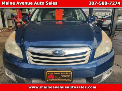 Used 2011 Subaru Outback 2.5i Limited image 1
